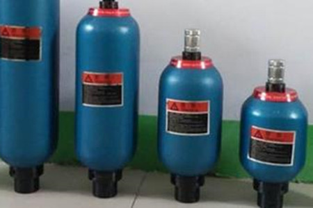 蓄能器為什么不能水平安裝？理由很簡單！